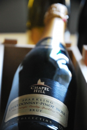 Chapel Hill Sparkling Chardonnay-Pinot Noir Brut Chapel Hill Sparkling Chardonnay-Pinot Noir Brut