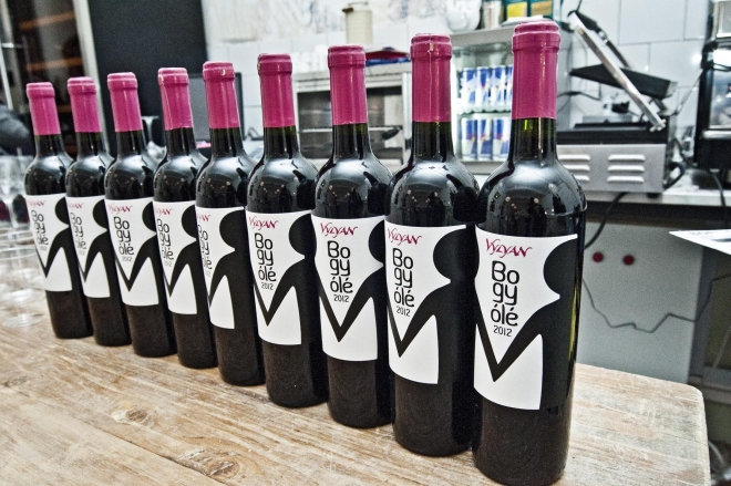 Budapestre költöztek a Bogyólé-címkék Budapestre költöztek a Bogyólé-címkék