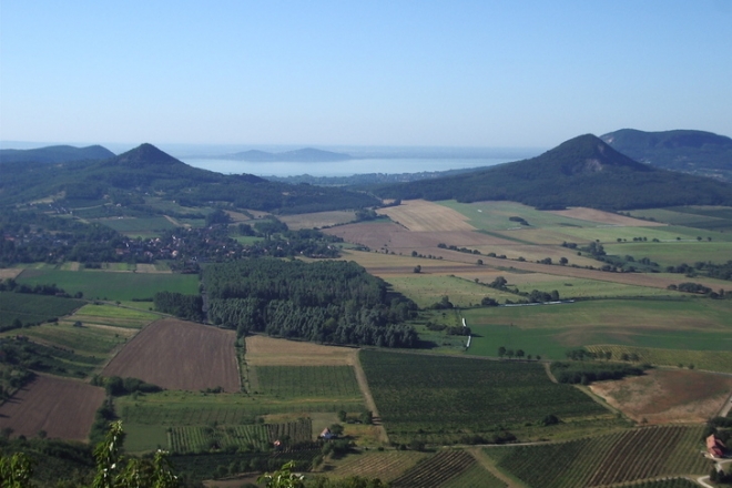 Izgalmas ízek otthonos helyen, a tó fölött Izgalmas ízek otthonos helyen, a tó fölött