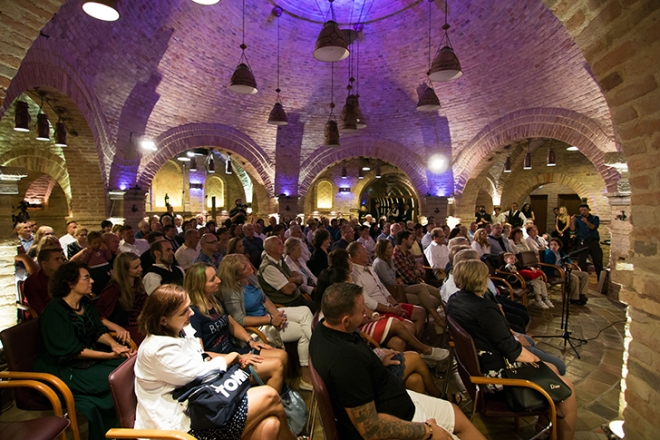 Május 4-én Borzsongás a Bock Körpincében Május 4-én Borzsongás a Bock Körpincében
