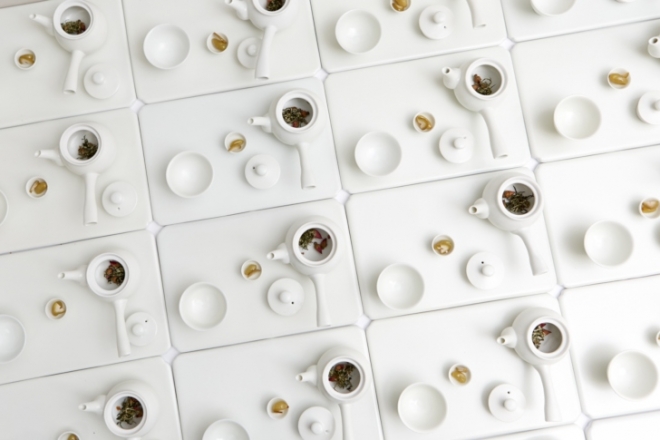 Kamcsatkai rák, szemlingkaviár és 50 éves szójaszósz az asztalon Kamcsatkai rák, szemlingkaviár és 50 éves szójaszósz az asztalon