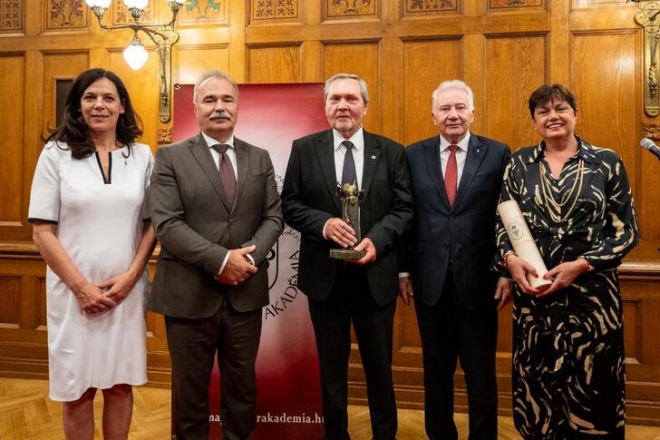 A Magyar Bor Akadémia Életmű Díjasa 2025-ben Vesztergombi Ferenc A Magyar Bor Akadémia Életmű Díjasa 2025-ben Vesztergombi Ferenc